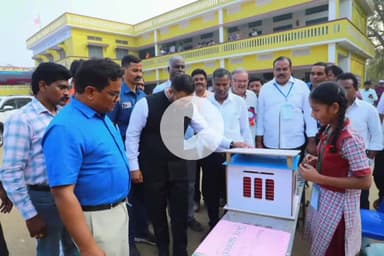 హుజూర్ నగర్: బాల శాస్త్రవేత్తలకు హుజూర్ నగర్ లో కలెక్టర్ తేజస్ కితాబు