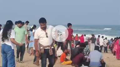 வேளச்சேரி: புத்தாண்டை முன்னிட்டு கடற்கரையில் குவிந்த மக்கள் - குடும்பத்துடன் கொண்டாடி மகிழ்ந்தனர்