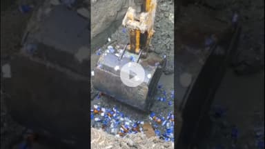 सुगौली में शराब पर पुलिस की बुलडोजर चली #shortvideo #Sharabbandi #police