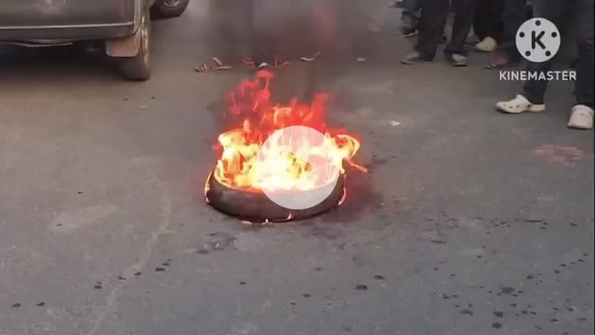 নন্দীগ্রাম ২: সল্টলেকে IPAC র অফিসে EDর তল্লাশির প্রতিবাদে খোদামবাড়িতে রাস্তায় টায়ার জ্বালিয়ে পথ অবরোধ করে বিক্ষোভ দেখালো তৃণমূল