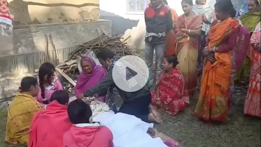 শহিদ মাতঙ্গিনী: SIR আতঙ্কে মৃত্যু শহীদ মাতঙ্গিনী ব্লকের শান্তিপুর ২ নম্বর গ্রাম পঞ্চায়েত এলাকায় এক ব্যক্তি এই নিয়ে রাজনৈতিক তর্জা