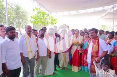 తిమ్మాజిపేట: అప్పాజీపల్లి లక్ష్మీనరసింహస్వామి కళ్యాణ మహోత్సవంలో పట్టు వస్త్రాల సమర్పించిన నాగర్కర్నూల్ ఎమ్మెల్యే రాజేష్ రెడ్డి దంపతుల