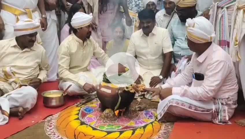 இலுப்பூர்: Ex அமைச்சர் விஜயபாஸ்கர் குடும்பத்தினருடன் மெய்வழிச் சாலையில் பொங்கலிட்டு தமிழர் திருநாளை கொண்டாடினார்