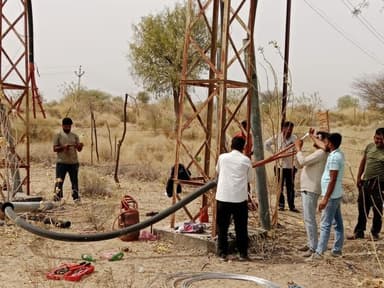 लाहौल: बर्फ और टूटे खंभों के बीच बिजली संकट: जीवन थमा, प्रयास जारी