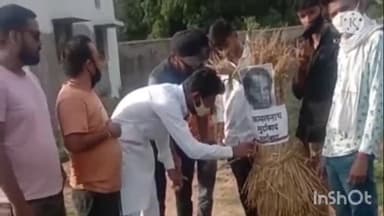 #deshvirodhikamalnath कमलनाथ की देशद्रोही मानसिकता बयान के खिलाफ भाजयुमो नेता वैभव सिंह के द्वारा कमलनाथ का पूतला फूंका