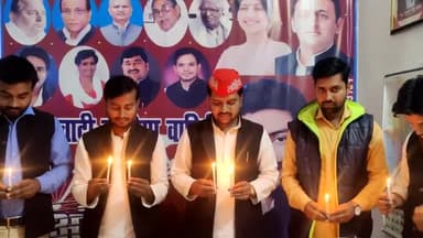 #लखीमपुर #किसानस्मृतिदिवस #लोहियावाहिनी #जिलाध्यक्ष #अंशु_पालजी ने कैंडल जलाकर किसानों को श्रद्धांजलि दी।
@anshupal372