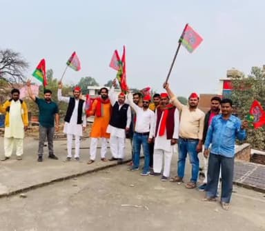 समाजवादी पार्टी के राष्ट्रीय अध्यक्ष आदरणीय श्री अखिलेश यादवजी एवम् प्रदेश अध्यक्ष श्री नरेश उत्तम पटेल जी निर्देशानुसार झंडा लगाओ, सरकार बनाओ अभियान के तहत विधानसभा क्षेत्र 231 चरखारी के पनवाड़ी मैं झंडे लगाए। #जय_अखिलेश #जय_समाजवाद