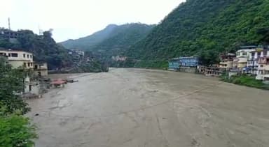 अलकनंदा और मंदाकिनी नदी का जल स्तर बढ़ रहा है.. सख्ते में आपदा प्रबंधन विभाग #rudraprayag_police #news @bhatthimanshu