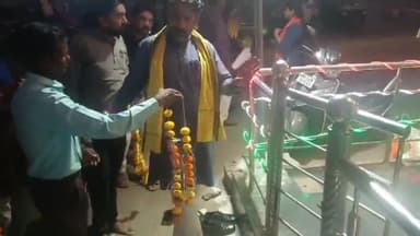 अहिरवार समाज संघ से #प्रदेश_प्रवक्ता की नियुक्ति पर आज समस्त वर्ग के पदाधिकारियों के द्वारा जो #स्वागत_सम्मान किया गया। मैं सदा उनका आभारी रहूँगा एवं सदा उनके अधिकारो की लड़ाई कंधे से कंधा मिलाकर लड़ता रहूँगा।#komal_ahirwar