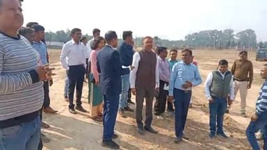 अंतराष्ट्रीय राजगीर महोत्सव को लेकर हॉकी खेल मैदान के पास अधिकारी का निरीक्षण।
#rajgir #rajgirnews @rajgirnews