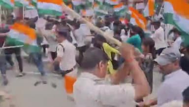 #तिरंगे_का_अपमान 😡
बिहार #पुलिस और बिहार #दारोगा परीक्षा में पारदर्शिता लाने को लेकर पटना में #अभ्यर्थियों ने किया!