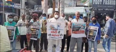 #पेट्रोल_डीज़ल की कीमतों में बेतहाशा वृद्धि के खिलाफ #सीतामढ़ी_जिला_युवा_कांग्रेस का हल्लाबोल
#petroldieselp