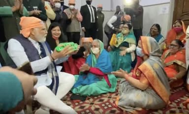 मोदी जी ने संत रविदास जयंती के पावन अवसर पर भजन कीर्तन कार्यक्रम में भाग लिया और लोगों का मनोबल बढ़ाया #voteforBJP ❤❤❤