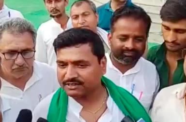 लोग तो जीत ने के बाद ऐसा सोचते है के अब तो जनता से कोई मतलब ही नही ।
इसलिए आज जनता भी उन लोगों को भूल गई। #एमएलसी_चुनाव