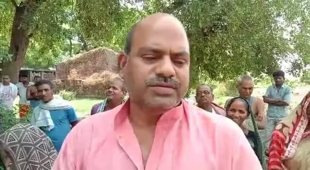 #चुनार तहसील के #खानपुर गांव में #तालाब पर किए गए #अवैध #अतिक्रमण।