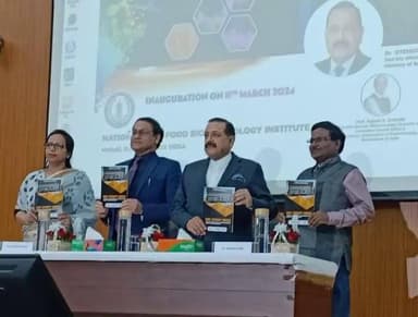 Hon'ble Union Minister of Science and Technology, Shri @DrJitendraSingh unveils the manual of the DBT Speedy Seeds at National Agri-Food Biotechnology Institute (NABI) #mohali . #seeds @pibindia @mib_india @cbc_chandigarh