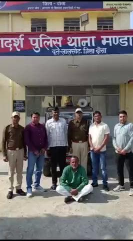 #मंडावरी थाना पुलिस की कार्रवाई
हनीट्रैप प्रकरण में वांछित आरोपी को किया गिरफ्तार, आरोपी पृथ्वीराज नारोली ड़ाग पर था तीन हजार का इनाम...