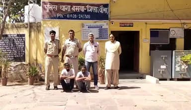 #Dausa #बसवा थाना पुलिस की कार्रवाई
अवैध मादक पदार्थ के खिलाफ की कार्यवाई, 20 ग्राम स्मैक के साथ दो आरोपी किए गिरफ्तार, आरोपी मांगीलाल व संजय को किया गिरफ्तार, कब्जे से एक कार को किया जब्त, SHO सचिन शर्मा के नेतृत्व में हुई कार्रवाई