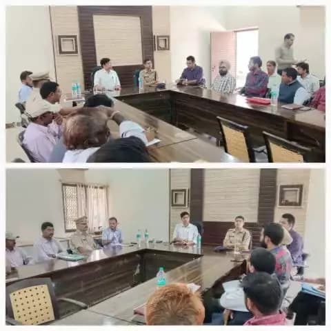#BanswaraPolice जिला कलेक्टर महोदय एवं पुलिस अधीक्षक महोदय द्वारा SDM ऑफिस कुशलगढ़ मे लोक सभा चुनाव के सबंध मे FST टीम की मीटिंग लेकर आवश्यक निर्देश दिये गये...