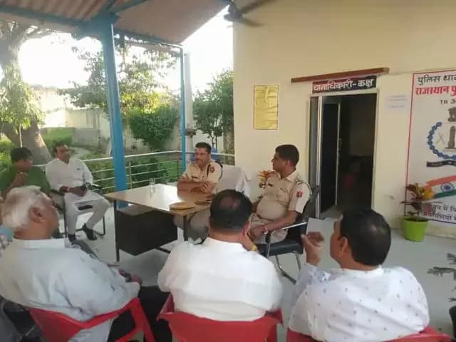 आगामी #त्यौहार व #लोकसभा चुनाव 2024 के मध्य नजर पुलिस थाना #उनियारा पर #सीएलजी सदस्यों की #मीटिंग का आयोजन।