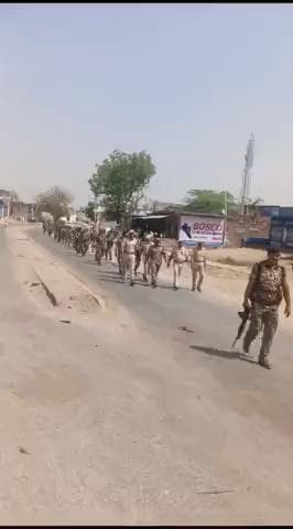 #CRPF व थाना #बरोनी पुलिस द्वारा कस्बा बरोनी व #सोयला ,डारडा तुर्की, हाडी गांव में फ्लैग मार्च।