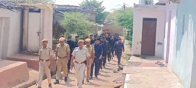 #आमजन में विश्वास, #अपराधियों में भय
बनाए रखने के #निरंतर प्रयासरत जिला कोटा ग्रामीण #पुलिसथाना अयाना द्वारा #एसटीएफ टीम के साथ मिलकर कस्बे में किया #फ्लेग मार्च
@PoliceRajasthan @IgpKota
#kotaruralpolice
