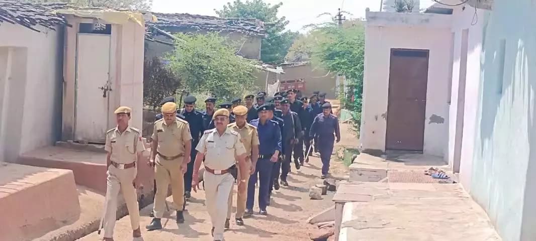 #आमजन में विश्वास, #अपराधियों में भय
बनाए रखने के #निरंतर प्रयासरत जिला कोटा ग्रामीण #पुलिसथाना अयाना द्वारा #एसटीएफ टीम के साथ मिलकर कस्बे में किया #फ्लेग मार्च
@PoliceRajasthan @IgpKota
#kotaruralpolice