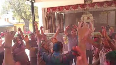 आज ग्रामीण #पुलिस लाइन में श्रीमान #आईजी साहब कोटा रेंज कोटा एवं जिला #कलेक्टर कोटा तथा #पुलिस अधीक्षक जिला कोटा ग्रामीण द्वारा #पुलिस जवानों के साथ धूमधाम से #होली मनाई गई @PoliceRajasthan @IgpKota #kotaruralpolice