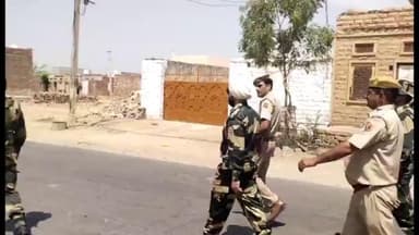 #NAGAURPOLICE :- आगामी लोकसभा चुनाव की आदर्श आचार संहिता की पालना तथा चुनावों को शांतिपूर्ण सम्पन्न कराने हेतु थाना मूण्डवा तथा भावण्डा क्षेत्र में नागौर पुलिस द्वारा फ्लैग मार्च किया गया।