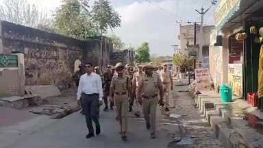 #लोकसभा_चुनाव_2024 को दृष्टिगत रखते गोकुलपुरा थाना क्षेत्र में पुलिस व अर्द्धसैनिक बल के जवानों द्वारा फ्लैग मार्च किया गया।
#CeoRajasthan #ECISVEEP
#ECI
#elections2024