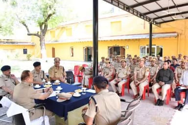 #राजस्थान_पुलिस_दिवस की हार्दिक शुभकामनाएं *16 #अप्रैल *
#पुलिस_अधीक्षक जिला कोटा ग्रामीण द्वारा #राजस्थान_पुलिस_दिवस के उपलक्ष में जिला कोटा ग्रामीण पुलिस लाइन में पुलिस अधिकारियों व जवानों की #संपर्क_