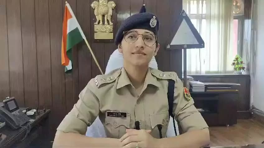 #दौसा की पुलिस अधीक्षक सुश्री रंजीता शर्मा ने मतदाताओं से #लोकसभाचुनाव 2024 में अधिकतम भागीदारी निभाने की अपील की है।
#DausaPolice #ECI #deshkagarv
