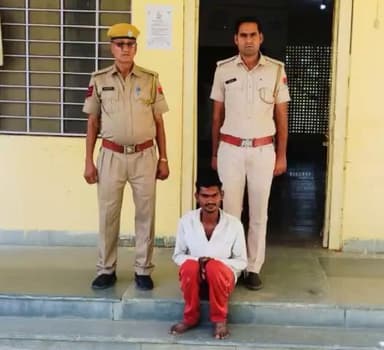 पुलिस थाना #सोप की कार्यवाही
अवैध हथकड शराब का परिवहन करते एक व्यक्ति #गिरफ्तार। 3 लीटर अवैध हथकड़ शराब #जप्त।