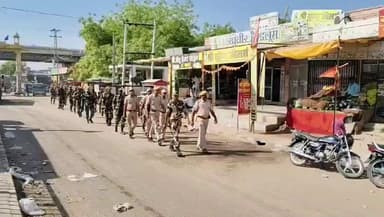 #Balotra: आगामी #लोकसभाचुनाव2024 के मद्देनजर पुलिस थाना #कल्याणपुर वि.स. क्षेत्र #पचपदरा में कस्बा चारलाई, नेवरी, बांकियावास में #CAPF कम्पनी मय #पुलिस जाब्ता के #फ्लैग #मार्च किया गया।
@Igp_Jodhpur