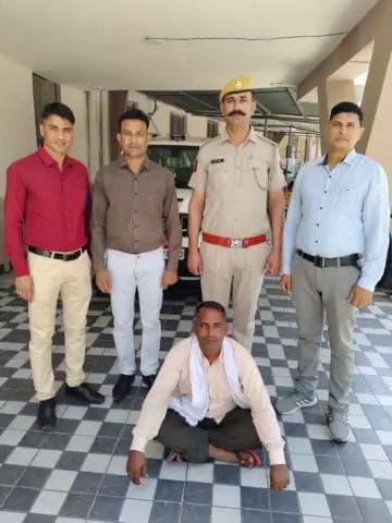#जिला_कोटा_ग्रामीण_पुलिस व #एजीटीएफ की #संयुक्त_कार्यवाही
#साइबर सेल व #विशेष टीम द्वारा कार्यवाही करते हुए
16 साल से फरार 25 हजार रूपए के #ईनामी_अपराधी को #गिरफ्तार करने में हासिल की सफलता