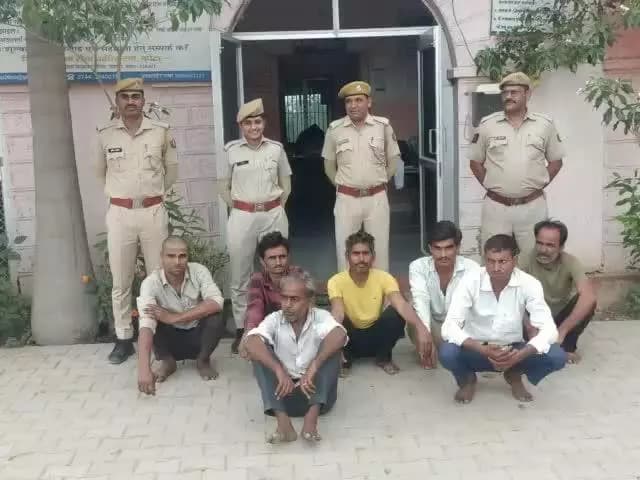 जिला कोटा ग्रामीण पुलिस ने #एरिया_डोमिनेशन_अभियान के तहत कार्यवाही करते हुए 156 #अपराधियों को #गिरफ्तार किया
गठित 69 टीमों के 236 पुलिस अधिकारियों/कर्मचारियों द्वारा 217 स्थान पर #दबिश देकर विभिन्न कार्यवाहीयां की ग
