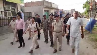 शांतिपूर्ण व निष्पक्ष चुनाव के लिए डीसी राहुल नरवाल व एसपी आस्था मोदी ने पुलिस बल के साथ निकाला फ्लैग मार्च