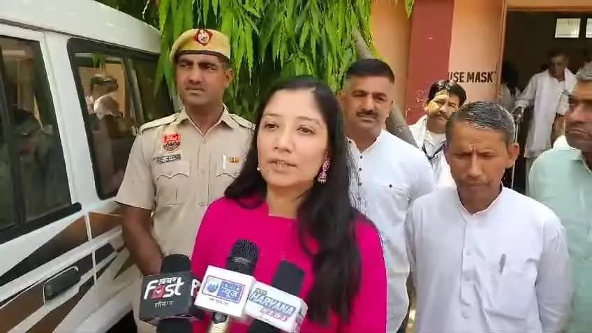एडीसी रेवाड़ी श्रीमती अनुपमा अंजलि ने स्वीप गतिविधियों की दी जानकारी।
#haryana #news #rewari
#ceoharyana #ECI