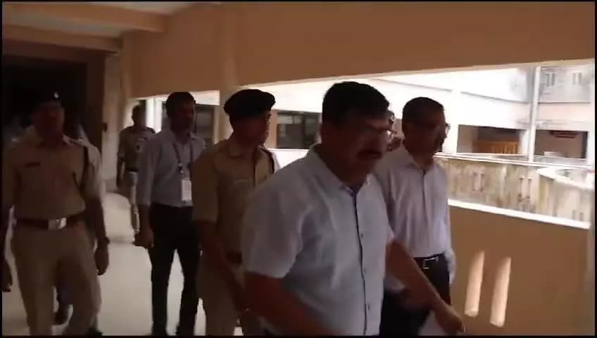 मुख्य निर्वाचन पदाधिकारी, मध्यप्रदेश, अनुपम राजन द्वारा #𝐋𝐨𝐤𝐒𝐚𝐛𝐡𝐚𝐄𝐥𝐞𝐜𝐭𝐢𝐨𝐧𝐬𝟐𝟎𝟐𝟒 अंतर्गत शा.महिला पॉलिटेक्निक कॉलेज सीहोर में बनाए गए स्ट्रांग रूम और मतगणना स्थल का निरीक्षण किया गया।