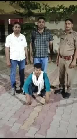 #Dausa #सिकराय: सिकंदरा पुलिस ने अवैध मादक पदार्थ गांजे के साथ युवक को दबोचा
सिकंदरा SHO महावीर सिंह के नेतृत्व में पुलिस टीम ने की कारवाई, आरोपी उमाशंकर सोनी निवासी यूपी को किया गिरफ्तार, आरोपी से पुलिस ने 450 ग्राम अवैध मादक...