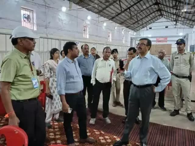 मुख्य निर्वाचन पदाधिकारी, मप्र अनुपम राजन द्वारा आज #𝐋𝐨𝐤𝐒𝐚𝐛𝐡𝐚𝐄𝐥𝐞𝐜𝐭𝐢𝐨𝐧𝐬𝟐𝟎𝟐𝟒 अंतर्गत भोपाल के पुरानी केंद्रीय जेल स्थित मतगणना स्थल और स्ट्रांग रूम का निरीक्षण कर सुरक्षा व्यवस्था एवं मतगणना की तैयारियों का जायजा लिया.