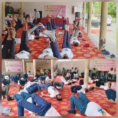 As part of #IDY2024, @CBC_Hisar organized a #YogaDay event at Govt. ITI Bhodia Khera, #Hisar. Principal Ramesh Kumar as the Chief Guest, students performed yoga under the guidance of Yoga Expert Pramod Kumar.🧘♂️