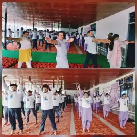 Celebrating #InternationalYogaDay2024 with an enriching event & #YogaSession at Maa Santoshi ITI, Ghumarwin, organized by the @CBCHamirpur. #YogaForWellness #IYD2024 @mib_india