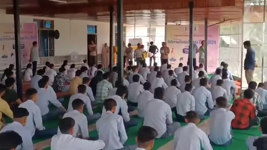 @CBCHamirpur held an open quiz competition at Maa Santoshi ITI, Ghumarwin, awarding the winners of the competition.
#InternationalYogaDay #IDY2024 @mib_india @pibindia @moayush