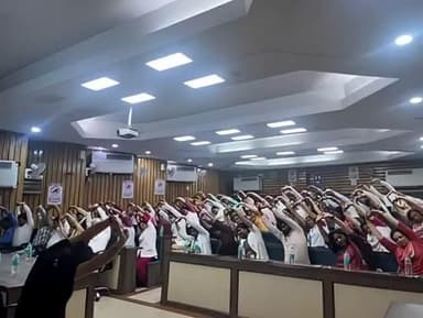 @SJHDELHI hosted a seminar on integrating yoga🧘 into medical practice, attended by around 85 medical professionals. Distinguished experts from #yoga, #healthcare & #research discussed the benefits of yoga into #medical practices.