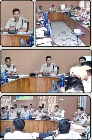 #churupolice
जिला पुलिस अधीक्षक श्री जय यादव द्वारा जिले के अधिकारियों के साथ #क्राइम_मीटिंग का किया गया आयोजन।