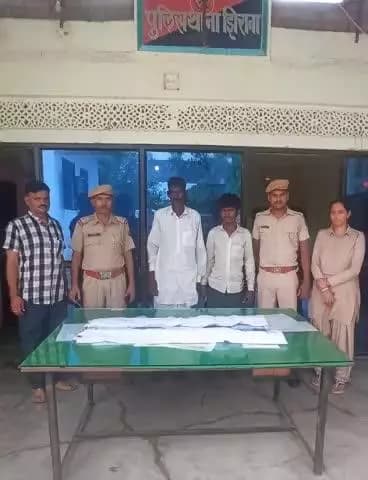 पुलिस थाना #झिराना की कार्यवाही।
अभियान के दौरान दो व्यक्ति अलग-अलग 02 अवैध देशी टोपीदार बंदूक सहित #गिरफ्तार।