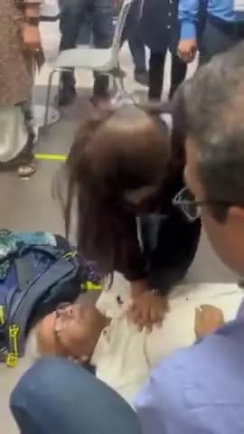 Hats off to Dr. Priya Garg of Ajmer Division for her swift action in saving a 60-year-old heart attack victim with CPR at New Delhi Airport on July 17th. Heroes in white coats! 👩⚕️❤️ #LifeSavers #HealthcareHeroes