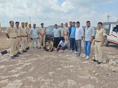 जिला कोटा ग्रामीण पुलिस की अपराधियों के खिलाफ #निरंतर_कार्यवाही_जारी
राजस्थान, महाराष्ट्र व गुजरात राज्यों से #सैकड़ो वाहन #चुराने वाले #कुख्यात वाहन चोर व उसके साथी को #गिरफ्तार करने में सफलता हासिल की