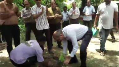 27.7.2024 को महाप्रबंधक श्री अभय बाकरे ने जुलाई माह में सेवानिवृत होने जा रहे कर्मचारियों से मुलाकात की एवं #एक_पेड़_माँ_के_नाम के अंतर्गत बरेका परिसर में पौधा रोपण किया।